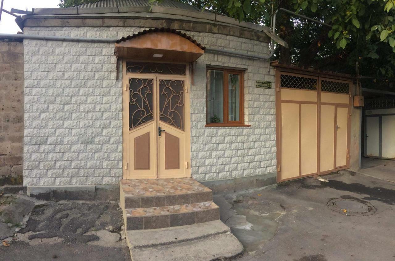 Посуточный гостевой дом Гюмри Экстерьер фото